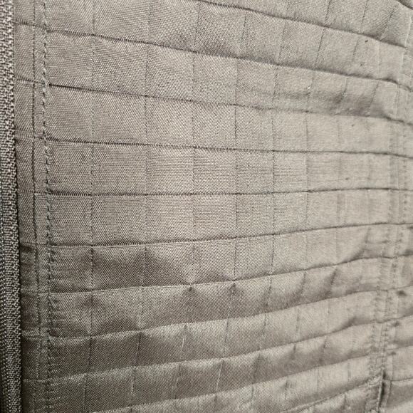 Chico's Quilted Dark Green/Gray Quilted Waffle Pattern 2way Zip Vest Sz 0/Small - Picture 10 of 10